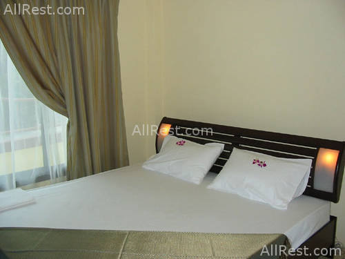The Waterfront Hotel 8